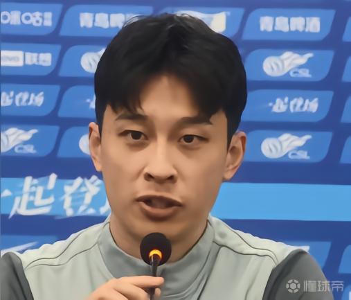 细腻又简约！！克洛普穿的灰色毛衣售价260欧，来自红牛旗下品牌