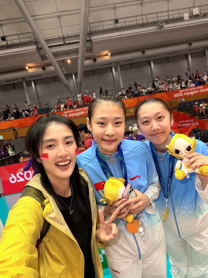 图片报：：：确诊结肠癌半年后，，，法兰克福U17主教练回到岗位继续事情